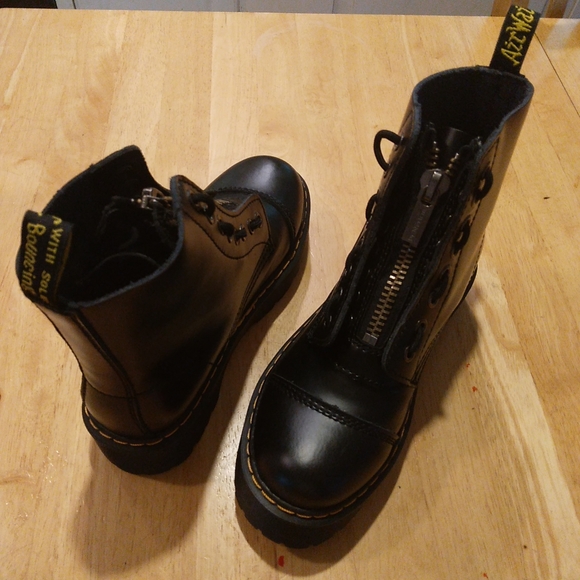 Boots - Picture 1 of 3